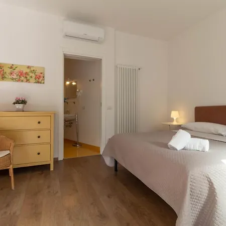 Mamma Ciccia マンデッロ・デル・ラーリオ